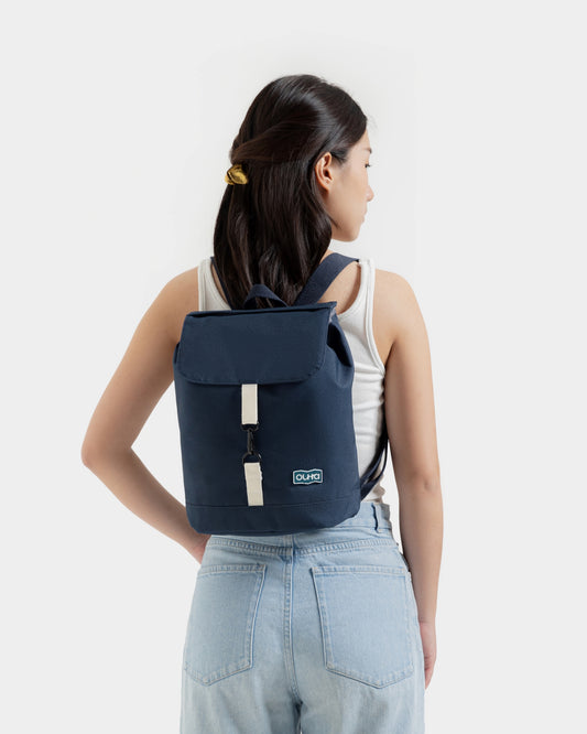 Navy blue backpack (Navy)